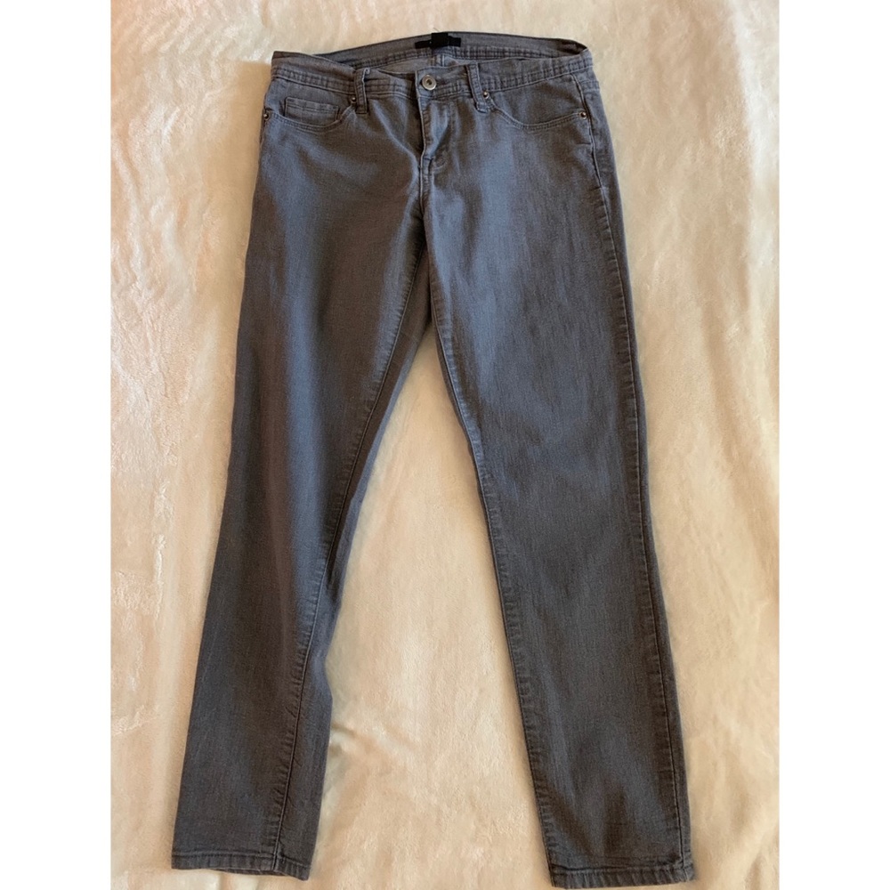 Gray skinny jean